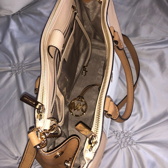 Michael Kors - Picture 7 of 8